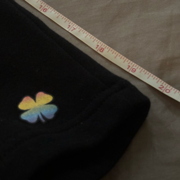 NWT Lucky Brand Gender Neutral Pride Clover Fleece Shorts Black Size M - Picture 6 of 7